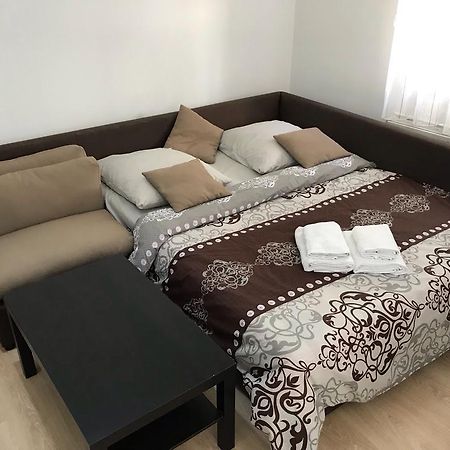 Gil Apartments, Квартира Студия В Самом Центре Пл Петефи Užhorod Esterno foto