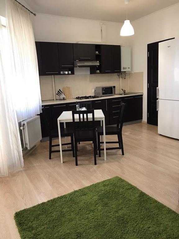 Gil Apartments, Квартира Студия В Самом Центре Пл Петефи Užhorod Esterno foto