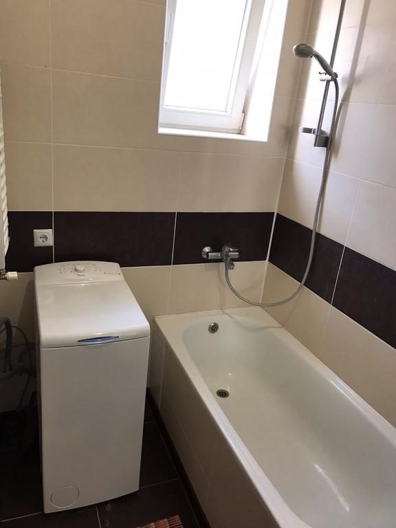 Gil Apartments, Квартира Студия В Самом Центре Пл Петефи Užhorod Esterno foto